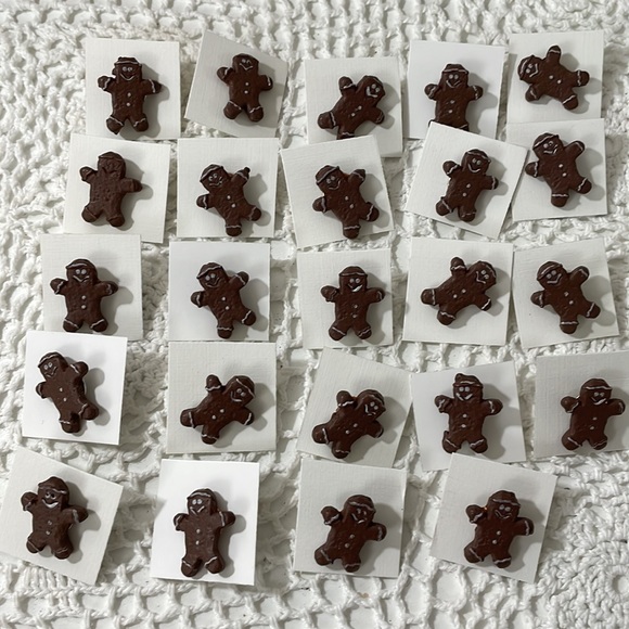 Wholesale lot of 24 NEW gingerbread pins - Picture 2 of 3